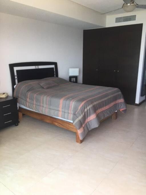 Beautiful 3 Bedroom, Fully Furnished, On The Beach Mazatlan Exterior photo