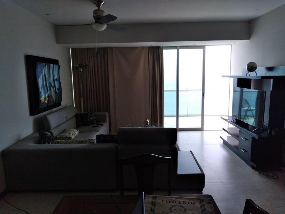Beautiful 3 Bedroom, Fully Furnished, On The Beach Mazatlan Exterior photo